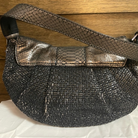 Gorgeous and unique metallic Calvin Klein shoulder bag - Picture 4 of 5